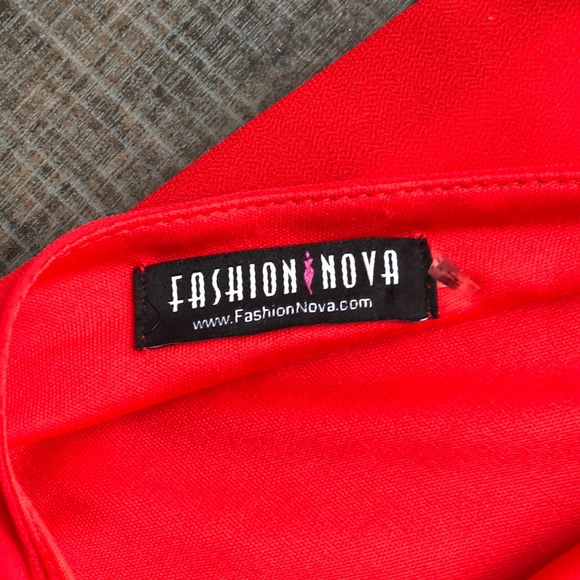 NWOT Fashion nova red jumpsuit - Picture 8 of 8
